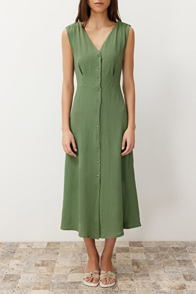 Trendyol Collection Khaki tkané midi košilové šaty s knoflíky bez rukávů TWOSS24EL00442