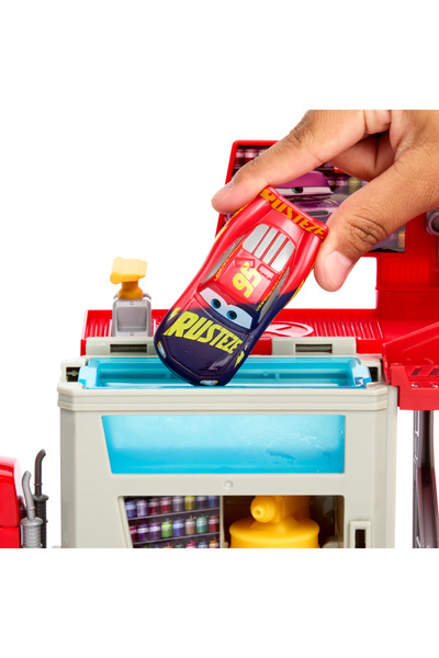 Disney Mattel Cars Mack Tır - Renk Değişimi Eğlencesi Oyun Seti 1 adet oyuncak araba ve aksesuarlar HPD82