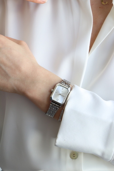 Northwatch ساعة يد نسائية ريترو فينتاج رمادية اللون بسلك معدني بأرقام رومانية...