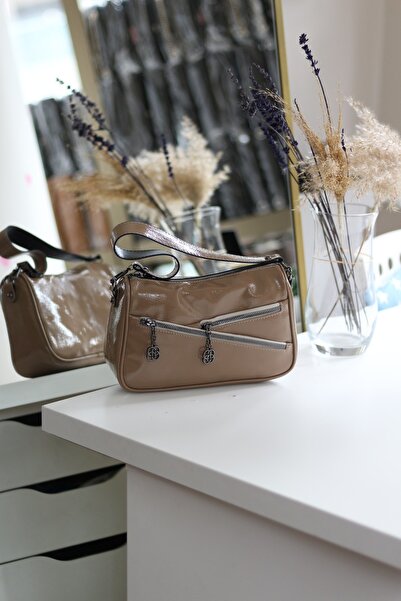 Moom Bag Geantă de umăr cu fermoar în cruce din piele de nurcă