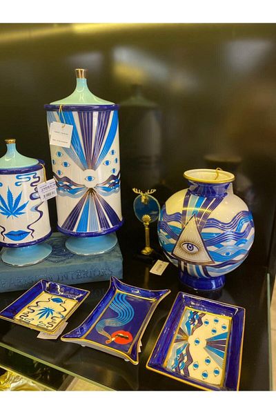 LAMEDORE لوحة زخرفية باللون الأزرق والأبيض مع تفاصيل العين باللون الأزرق والأبيض
