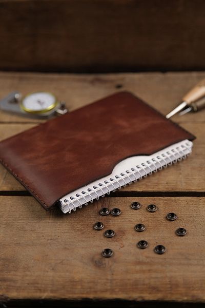 New Coast Leather 1900's Ръчно изработен калъф за тефтер A6 от естествена кожа