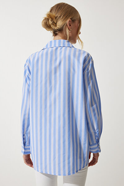 Happiness İstanbul Cămașă detaliată cu broșă cu flori premium albastru cer pentru femei UL00015