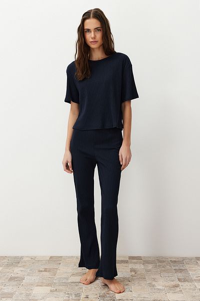 Trendyol Collection Cord-Pyjama-Set – Marineblau, T-Shirt und Hose mit Slogan-Aufdruck THMSS21PT1016