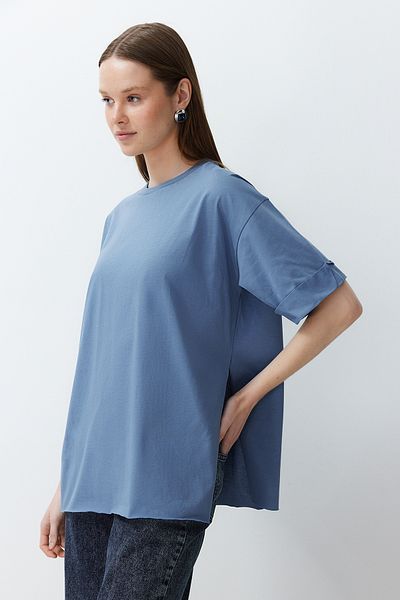 Trendyol Collection Asymetrický střih Indigo Boyfriend pletené tričko - 100% bavlna, dvojitý rukáv TWOSS20TS0828