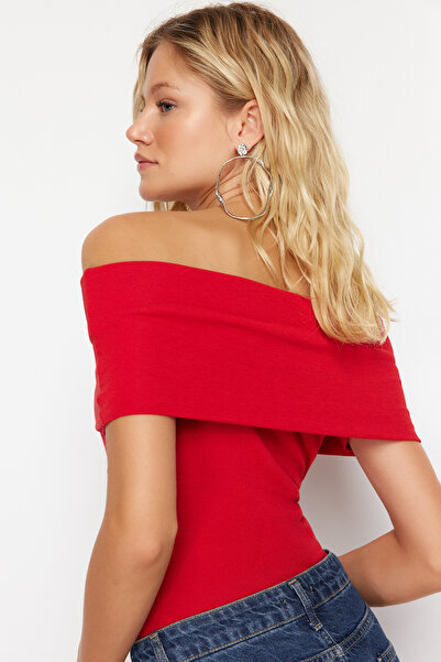 Trendyol Collection Carmen Collar Red Knitted Blouse - Madonna Collar, Body Fitting TWOSS24BZ00497