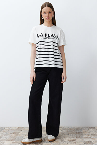 Trendyol Collection Ecru Slogan a tričko pohodlného střihu s proužkovým potiskem – 100% bavlna Twoss24Ts00129