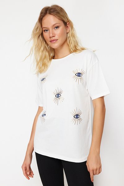 Trendyol Collection Lässiges, weißes, bedrucktes Strick-T-Shirt – TWOSS24TS00229