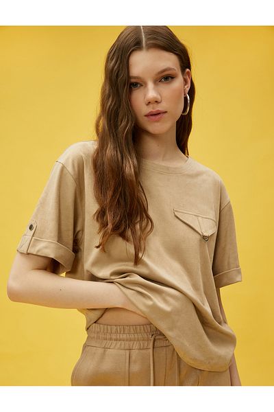 Koton T-Shirt in Wildlederoptik mit Taschenklappendetail