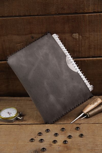 New Coast Leather 1900's Ръчно изработен калъф за тефтер A6 от естествена кожа