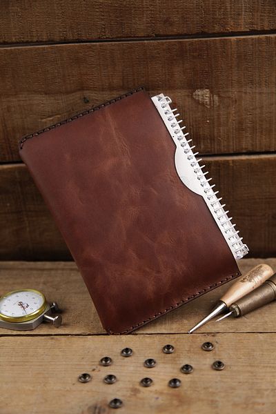 New Coast Leather 1900's Ръчно изработен калъф за тефтер A6 от естествена кожа