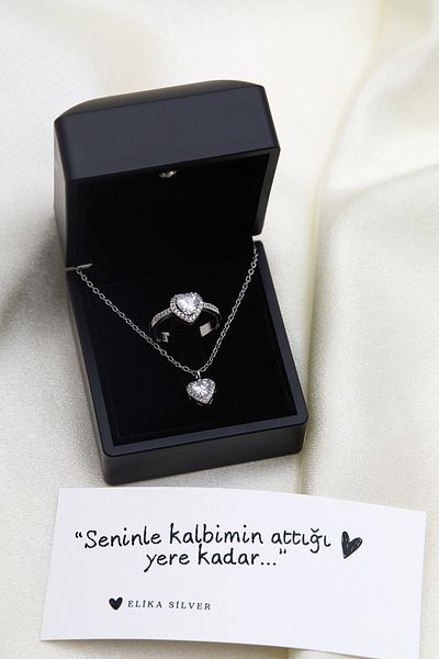 Elika Silver طقم قلادة وخاتم على شكل قلب للسيدات في صندوق مضيء