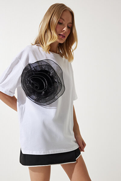 Happiness İstanbul Λεπτομερές μπλουζάκι UL00018 με λουλούδι, γυναικείο σχέδιο με λουλούδια