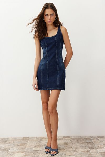 Trendyol Collection Blaues, eng anliegendes Mini-Jeanskleid mit Nähten TWOSS24EL00284