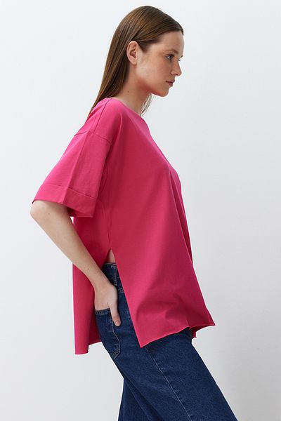 Trendyol Collection Rosa, 100 % Baumwolle, zweiarmig, asymmetrisches Boyfriend-Strick-T-Shirt TWOSS20TS0828