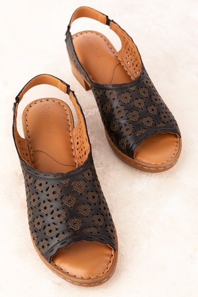 Gondol Шкіряні сандалі на низьких підборах з лазерним вирізом Iz.9504