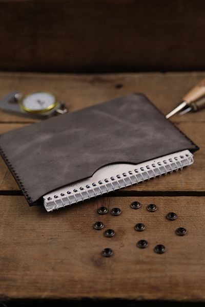 New Coast Leather 1900's Ръчно изработен калъф за тефтер A6 от естествена кожа