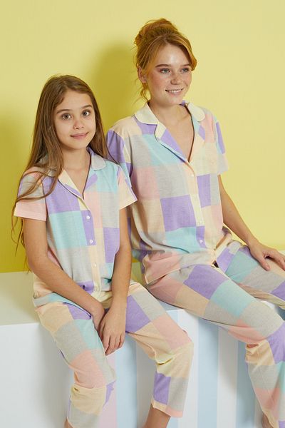 Siyah İnci Set pijamale cu nasturi tricotate multicolore