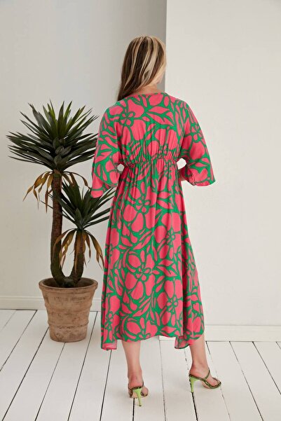 ZF BUTİK FLEDERMAUSKLEID MIT V-AUSSCHNITT