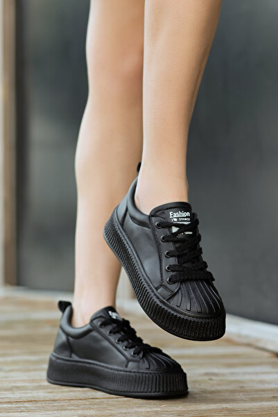 Madam Tarz حذاء رياضي كاجوال برباط ونعل مسطح من باسكال