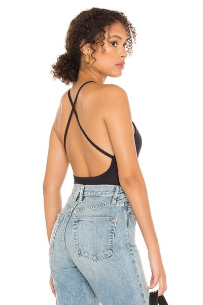 By Kul Design بدلة جيرسي حريرية منخفضة القطع للنساء باللون الأسود