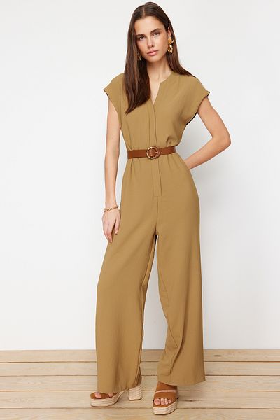 Trendyol Collection Khakifarbener ärmelloser Maxi-Jumpsuit aus Webstoff mit zweireihigem Kragen und Gürtel TWOSS24TU00029