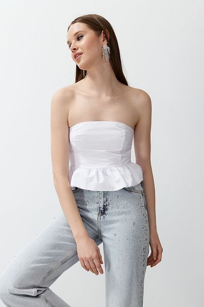 Trendyol Collection Popeline gewebt - Weißes kurzes Bustier mit Volant TPRSS24BS00030