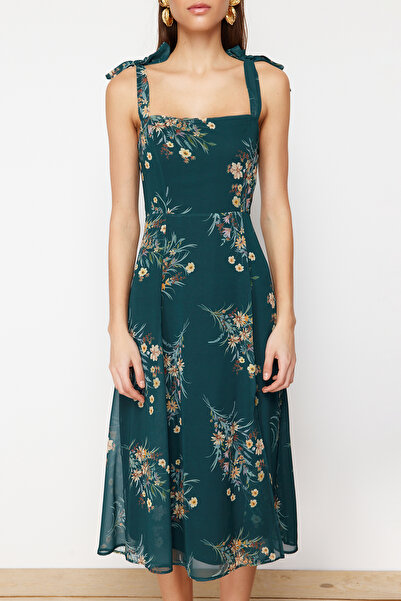 Trendyol Collection Zelené květinové A-line rozpark na zádech Detail lemu šifonem lemované midi tkané šaty TWOSS24EL00699