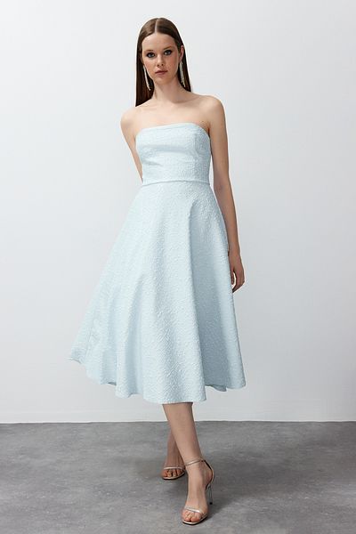 Trendyol Collection Stylové modré večerní tkané šaty střihu do A - TPRSS24EL00160