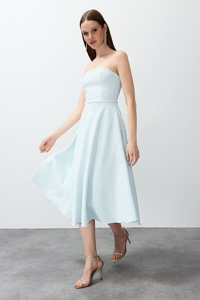 Trendyol Collection Stylové modré večerní tkané šaty střihu do A - TPRSS24EL00160