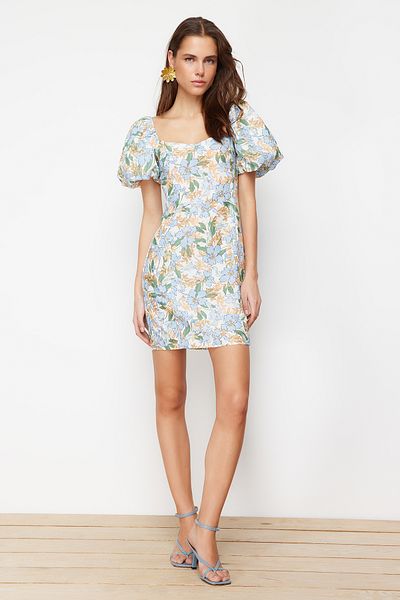 Trendyol Collection Ecru květinové mini tkané šaty s balonovým rukávem A-line TWOSS24EL00694