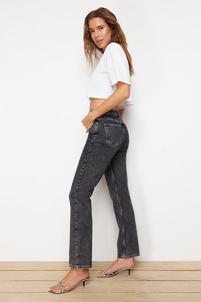 Trendyol Collection Schwarz gestreifte, lange, gerade Jeans mit hoher Taille TWOSS24JE00046