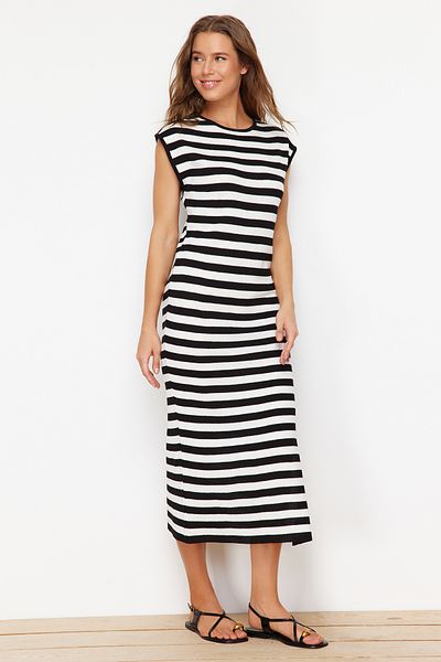 Trendyol Collection Černé Maxi úpletové bavlněné pruhované šaty TWOSS24EL00250