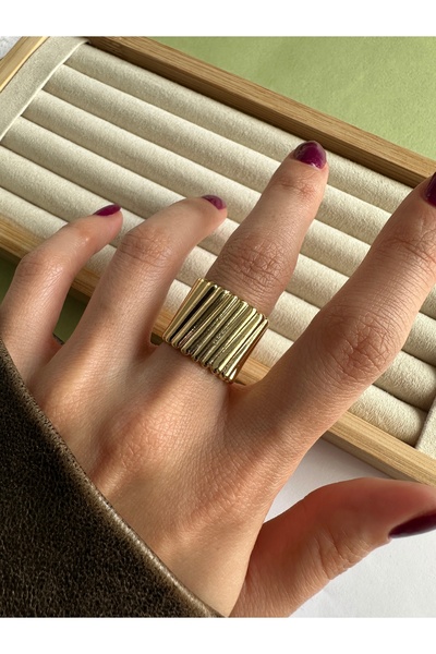 ringbox Gold Çizgili Silindir Yüzük