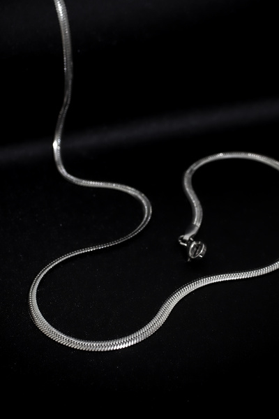 Santalio قلادة مسطحة على شكل ثعبان إيطالي من الفولاذ المقاوم للصدأ باللون الف...