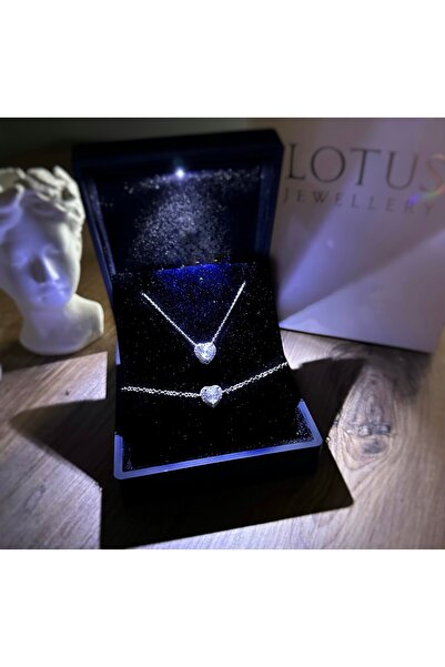 LOTUS JW PIRLANTA MONTÜR KALP KOLYE VE BİLEKLİK SET & IŞIKLI KUTU | 925 Ayar Gümüş Set