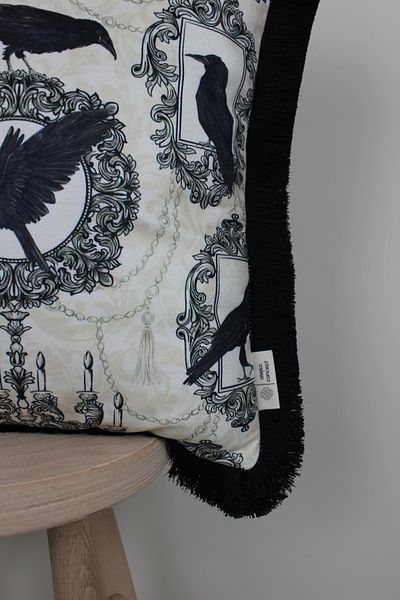 Alseko Concept Ciucuri negre, model corb, husă decorativă pătrată de 43x43 cm