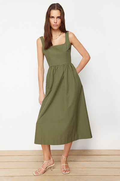 Trendyol Collection Χακί μέσης ανοιγόμενης λεπτομέρειας ραφής Midi υφαντό φόρεμα TWOSS24EL00038