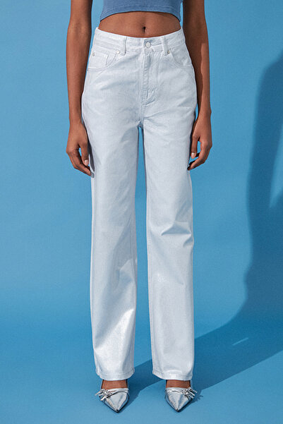 Trendyol Collection Λευκό γυαλιστερό μεταλλικό εμπριμέ τζιν με φαρδύ πόδι TWOSS24JE00163