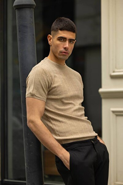 ixir Ανδρικό μπλουζάκι με κάθετη ραβδωτή λαιμόκοψη, καφέ