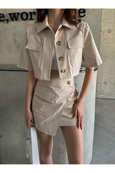 Laluvia Steinfarbenes Minirock-Crop-Shirt-Set mit Taschendetail