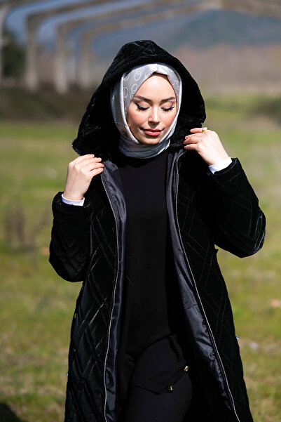 Minel Kadın Siyah Kürklü Kapitone Mont