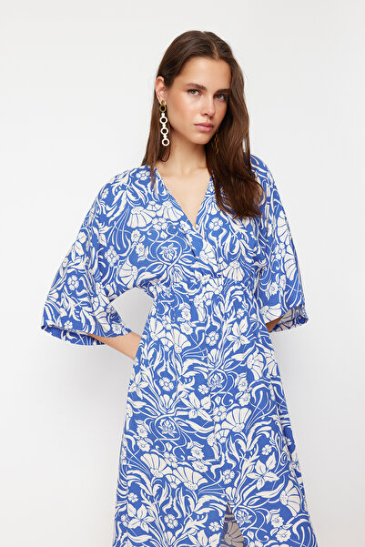 Trendyol Collection Saks virágmintás A-vonalú, kétsoros galléros midi szőtt ruha TWOSS24EL00913