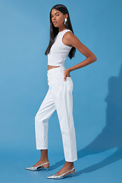 Trendyol Collection Λευκό κουμπιά μπροστά ψηλόμεσο Mom τζιν TWOSS24JE00138