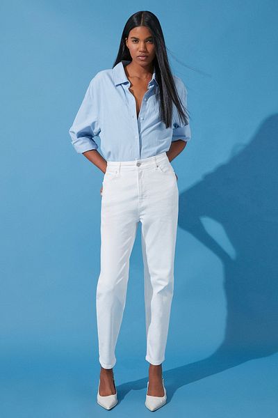 Trendyol Collection Weiße Mom-Jeans mit hoher Taille TWOSS24JE00122