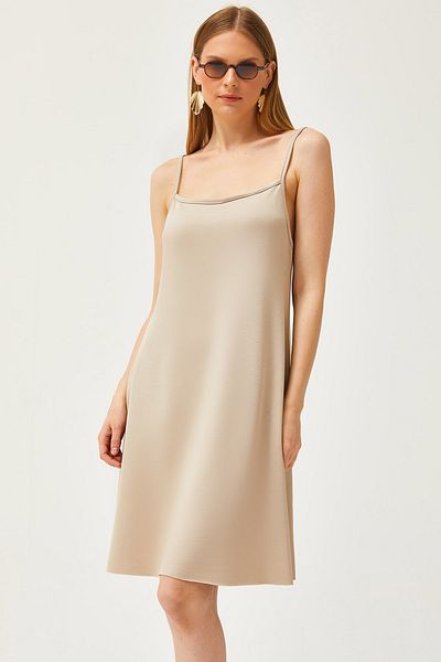 Olalook Beigefarbenes ausgestelltes Kleid mit dünnen Trägern und weicher Struktur und Kristallen für Damen ELB-19002113