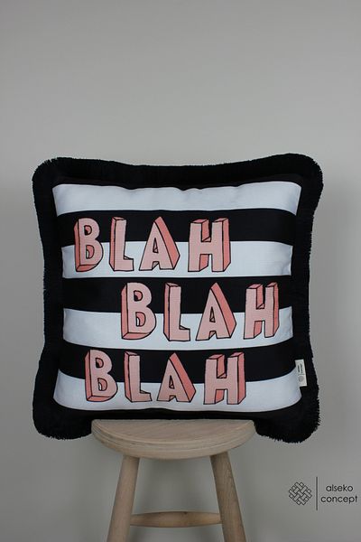 Alseko Concept Ciucuri negru, model Blah Blah Blah, husă de pernă pătrată decorativă de 43x43 cm