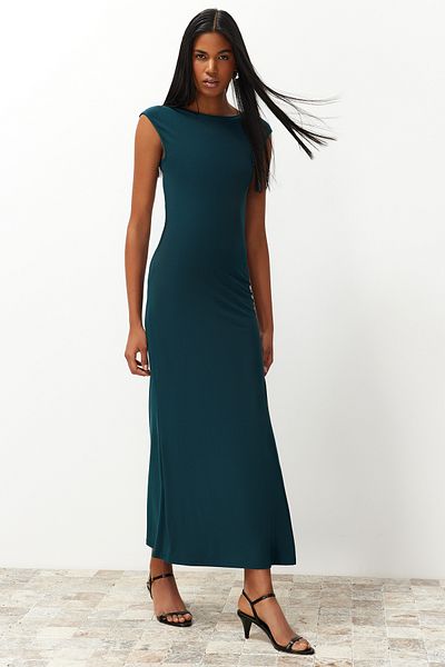Trendyol Collection Smaragdově zelené vypasované maxi pletené tužkové šaty bez zad TWOSS24EL00090