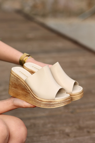 Madam Tarz Papuci de zi cu talpă Monito Wedge 7 Cm