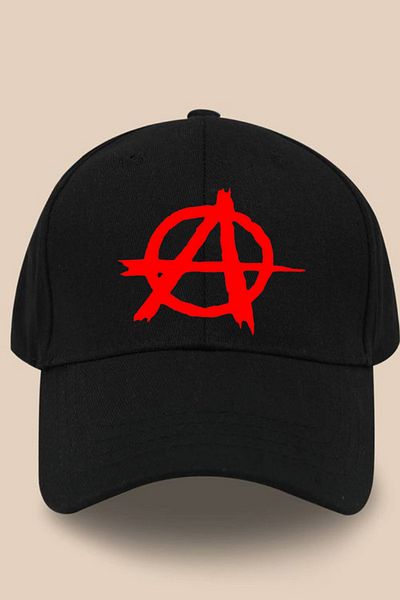 Touz Moda Ένα μαύρο καπέλο